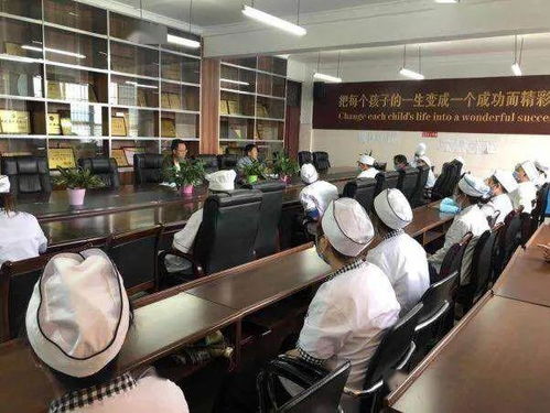 攀枝花市第十九中小學(xué)校教育集團(tuán)密地外國(guó)語(yǔ)學(xué)校開(kāi)展食堂從業(yè)人員食品安全規(guī)范培訓(xùn)